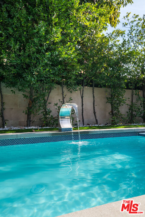 4906 Van Noord Avenue, Sherman Oaks CA: https://media.crmls.org/mediaz/a86ae8ab-edf1-46ac-878c-4a17c507633e.jpg