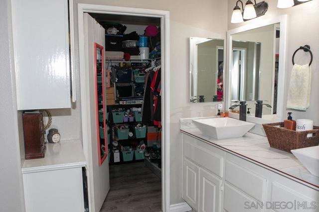 1419 Hummingbird Way, Hemet CA: https://media.crmls.org/mediaz/a86b9d8f-135c-40f2-b8ba-09d167c1781f.jpg