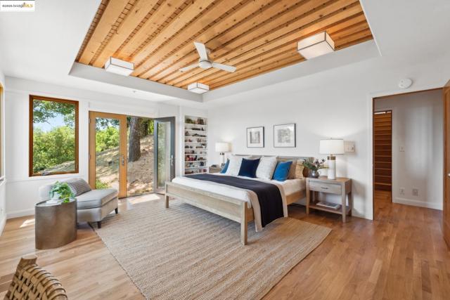 12688 Brookpark Road, Oakland CA: https://media.crmls.org/mediaz/a86c64d0-3541-4710-bf4b-b3a64f00cc99.jpg