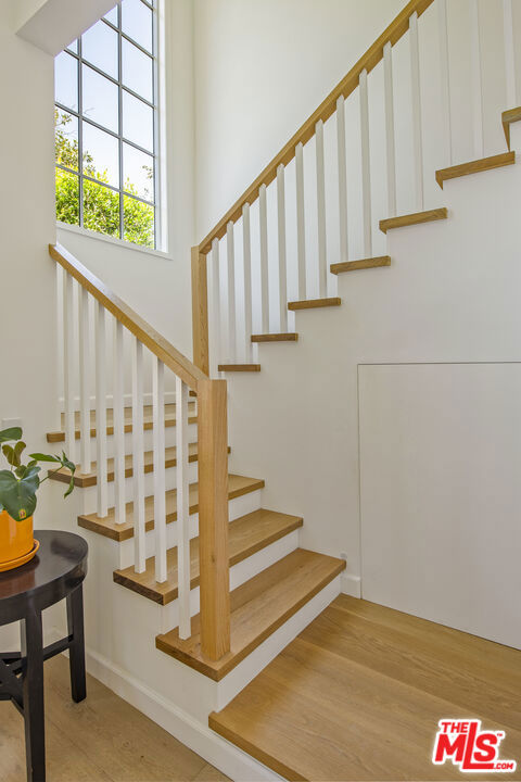 2241 Betty Lane, Beverly Hills CA: https://media.crmls.org/mediaz/a86c6ba9-8360-4a76-9204-34201653f95d.jpg