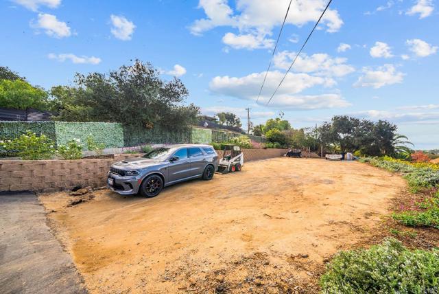 1569 Via Monserate, Fallbrook CA: https://media.crmls.org/mediaz/a86d6933-c164-4c84-a4f3-0c2f1d717429.jpg