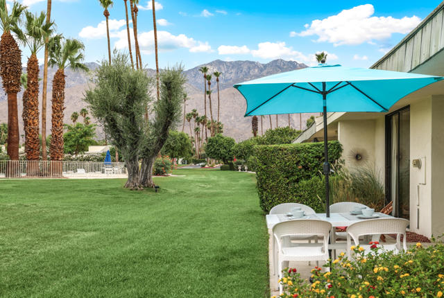 1713 Grand Bahama W Drive, Palm Springs CA: https://media.crmls.org/mediaz/a86e1662-7ecd-43cb-a26f-424fffc1ec3f.jpg