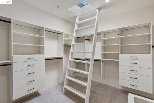 6300 Shattuck Ave, Oakland CA: https://media.crmls.org/mediaz/a86ee5ad-6b0e-4f08-91cb-d3de1cc1e9ce.jpg