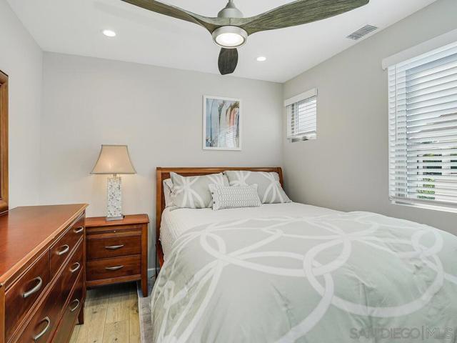 938 Opal St, San Diego CA: https://media.crmls.org/mediaz/a86f4150-67a1-40ea-b72f-2c00257617fb.jpg