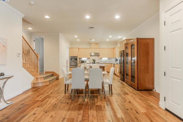 3422 Cinnamon Ridge Rd, San Ramon CA: https://media.crmls.org/mediaz/a86f5f65-769c-46cd-a7ec-f06f5c08fc31.jpg