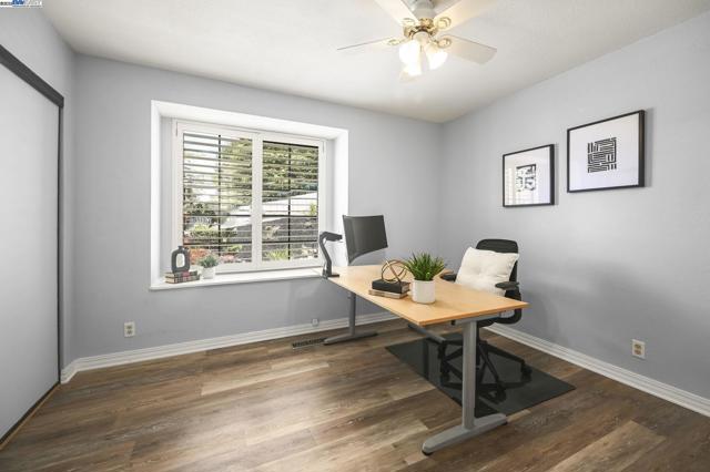 211 Arthur Ct, Danville CA: https://media.crmls.org/mediaz/a86f8c6e-0e82-4339-93e1-85e9e45d0b93.jpg