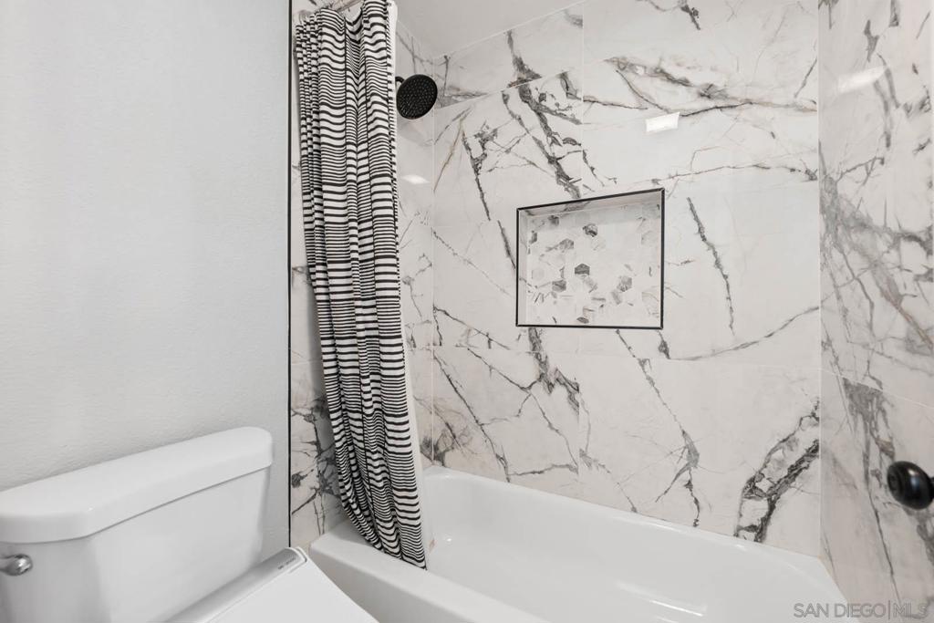 https://media.crmls.org/mediaz/a86f9119-7711-42cd-a124-ac9603d83b10.jpg?preset=X-Large