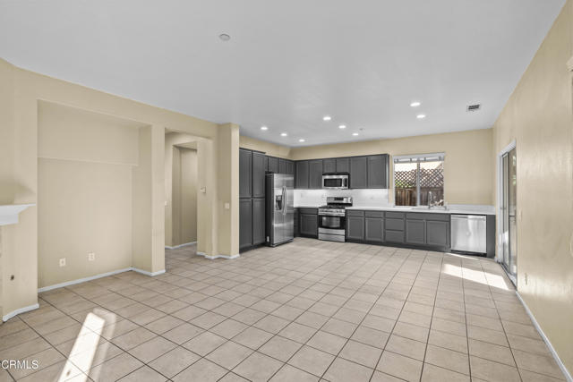 Detail Gallery Image 9 of 41 For 1930 Ribera Dr, Oxnard,  CA 93030 - 5 Beds | 3 Baths