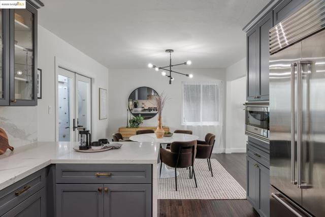 5646 Thornhill Dr, Oakland CA: https://media.crmls.org/mediaz/a8701944-e04f-4683-bc3e-daf9751ddfce.jpg