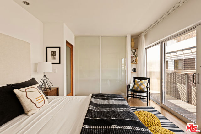 621 San Juan Avenue, Venice CA: https://media.crmls.org/mediaz/a870e61a-13ed-436c-9a49-bb0e1dba05b1.jpg