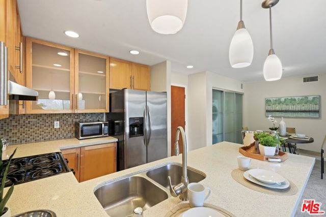 4702 Fulton Avenue, 305 photo 8