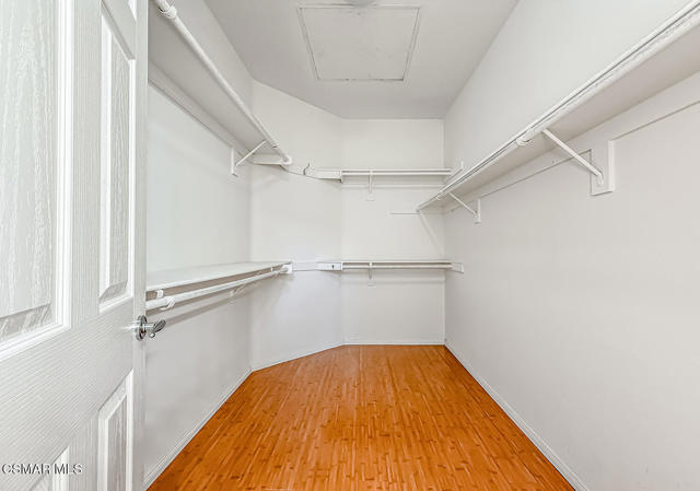 hPrimary Bedroom Suite8