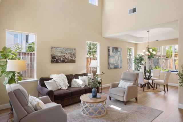 895 Oak Brook Way, Gilroy CA: https://media.crmls.org/mediaz/a872631a-8c67-4726-b5a8-651b3bea218f.jpg