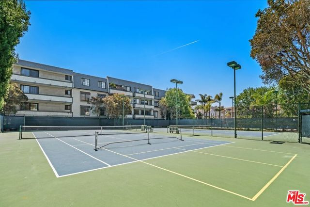 306 Bora Bora Way, Marina del Rey CA: https://media.crmls.org/mediaz/a872cb91-eec0-4414-9516-5867c7ae9907.jpg