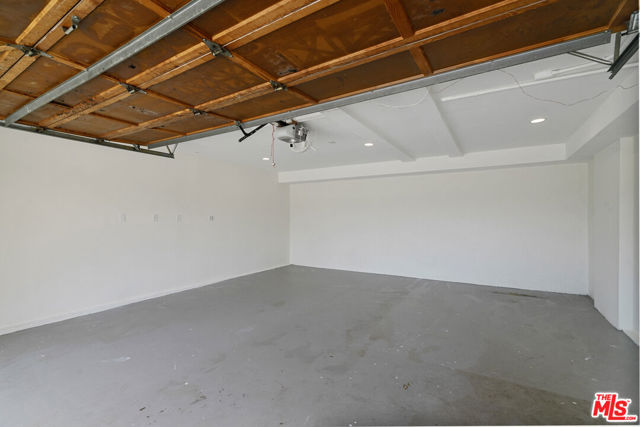 535 East Walnut Avenue, B photo 31