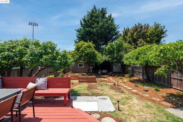 209 Behrens St, El Cerrito CA: https://media.crmls.org/mediaz/a872ecc5-0847-4b89-85a4-b284168248f0.jpg
