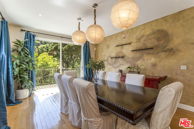 3943 Avenida Del Sol, Studio City CA: https://media.crmls.org/mediaz/a872f7b1-b261-4ef2-8245-9c59bb1ceb15.jpg
