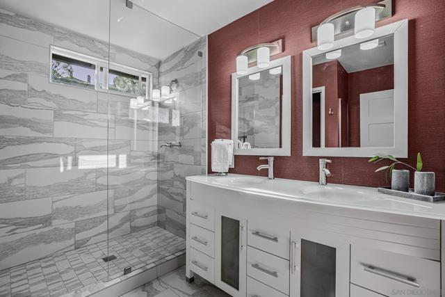 12902 Biscayne Cove, Del Mar CA: https://media.crmls.org/mediaz/a87309e7-ed6d-4408-ade8-c2ee7b103795.jpg