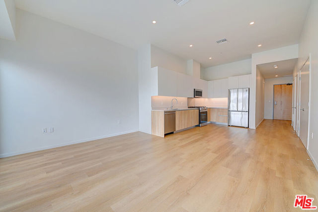 200 W Ocean Boulevard, Long Beach CA: https://media.crmls.org/mediaz/a8735476-d81e-409f-9314-d232457c3e36.jpg