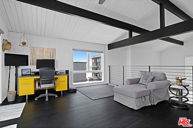20 1/2 NORTHSTAR Street, Marina del Rey CA: https://media.crmls.org/mediaz/a8738e5e-e3f6-4644-b788-8404e39d3c64.jpg