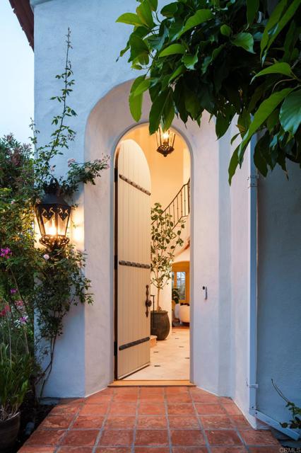 Detail Gallery Image 8 of 47 For 654 Bonair Pl, La Jolla,  CA 92037 - 5 Beds | 4 Baths