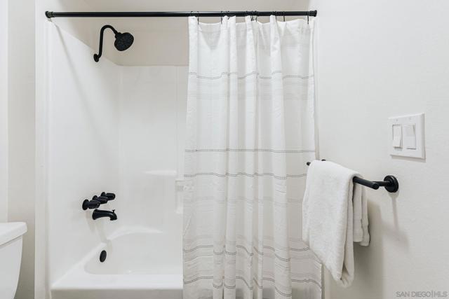 4652 Don Lorenzo Dr, Los Angeles CA: https://media.crmls.org/mediaz/a8748a20-e4f0-4ddb-8e1b-f8940a674896.jpg