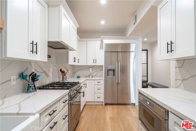 306 Bora Bora Way, Marina del Rey CA: https://media.crmls.org/mediaz/a8748ebe-47a1-4563-84e9-90d4f636fcf2.jpg