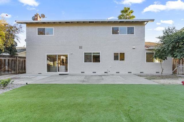 819 Cumberland Drive, Gilroy CA: https://media.crmls.org/mediaz/a8749c60-e3f7-45f7-b2cd-d665ff9db70d.jpg