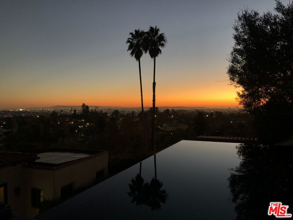 https://media.crmls.org/mediaz/a874fccf-3741-468d-b2de-9ce0639eb184.jpg?preset=X-Large