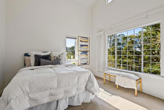 1910 Arrowhead Drive, Oakland CA: https://media.crmls.org/mediaz/a8758173-90d4-4e57-898e-31f552fe6a43.jpg