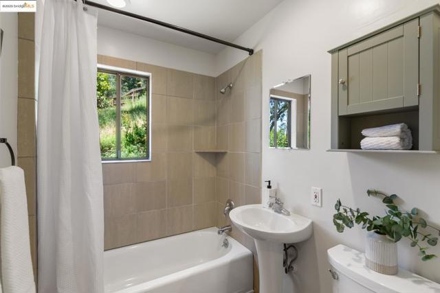 6766 Armour Dr, Oakland CA: https://media.crmls.org/mediaz/a875a57a-3ad7-4784-acf8-fefd238b27b0.jpg