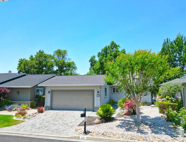 727 Paradise Valley Ct, Danville CA: https://media.crmls.org/mediaz/a875e359-5fc4-4919-8128-192a1700020c.jpg
