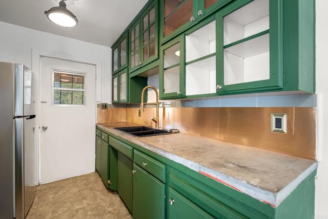 406 26 S Grape St, Escondido CA: https://media.crmls.org/mediaz/a875f3e7-31cd-48c3-8f20-35755fdc86cb.jpg