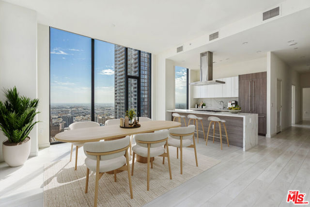 801 S OLIVE Street, Los Angeles CA: https://media.crmls.org/mediaz/a87627d0-779d-4447-918d-0347908b2899.jpg
