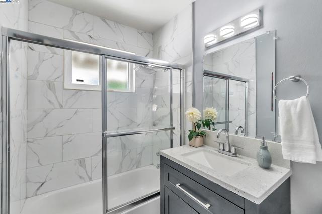 6013 Green Glen Way, Sacramento CA: https://media.crmls.org/mediaz/a876a5c6-2c27-4e9d-98db-e78c5f3ee31b.jpg
