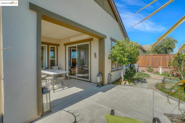 1577 Chianti LN, Brentwood CA: https://media.crmls.org/mediaz/a8778ac9-948a-4556-9641-7ac380986d69.jpg