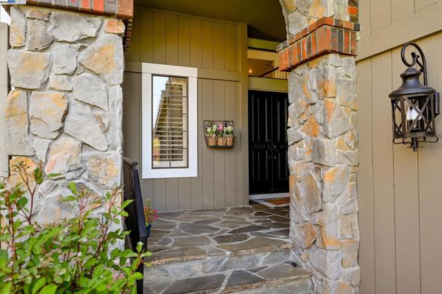 105 Creighton Way, Danville CA: https://media.crmls.org/mediaz/a877d086-bf70-407d-acdd-38478bd5ebf4.jpg