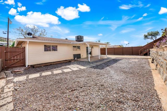 9121 Heatherdale Street, Santee CA: https://media.crmls.org/mediaz/a878fcd9-c2f2-443e-840d-bb8535dacd02.jpg