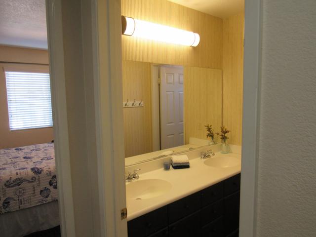 7420 Valley Meadow Avenue, Eastvale CA: https://media.crmls.org/mediaz/a8790103-83f7-4a3b-96e3-87644be84dd8.jpg