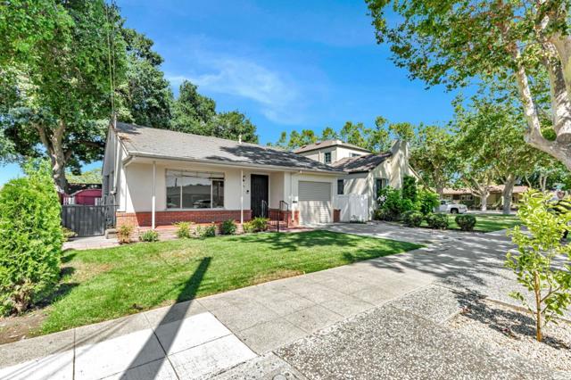 1010 Monterey Street, Hollister CA: https://media.crmls.org/mediaz/a8791161-e9a9-468d-b9ed-f0b1790428d4.jpg