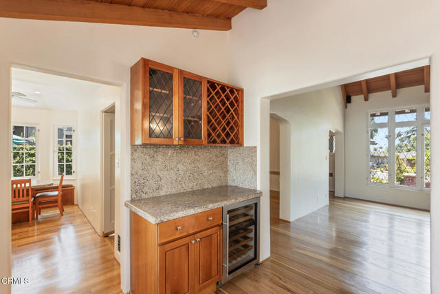 Detail Gallery Image 11 of 36 For 369 W Kenneth Rd, Glendale,  CA 91202 - 4 Beds | 2/1 Baths