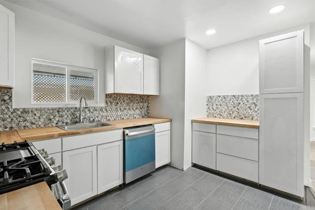 5001 W Florida Avenue, Hemet CA: https://media.crmls.org/mediaz/a87a125a-4c40-4052-8318-7fc23e883e86.jpg