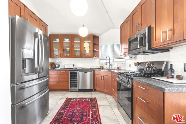 3501 Esplanade, Marina del Rey CA: https://media.crmls.org/mediaz/a87a7451-2afc-4efe-8893-4bb2b6eee3ca.jpg