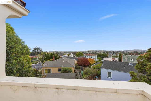 5449 Barrett Ave, El Cerrito CA: https://media.crmls.org/mediaz/a87aa45a-18ce-4fba-8acb-713961445e81.jpg