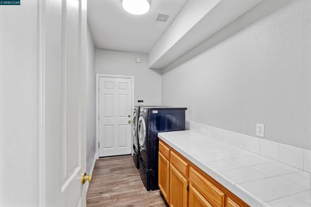812 Westgate Drive, Vacaville CA: https://media.crmls.org/mediaz/a87b2cb0-a6cc-4d9d-843f-1972fc3e9255.jpg