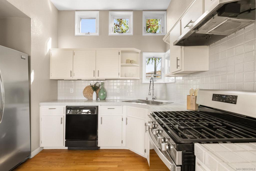 1084 Johnson Ave - photo 16