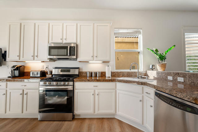 44719 Alexandria Vale, Indio CA: https://media.crmls.org/mediaz/a87c80a5-60df-4ae0-81fe-323657d0a458.jpg