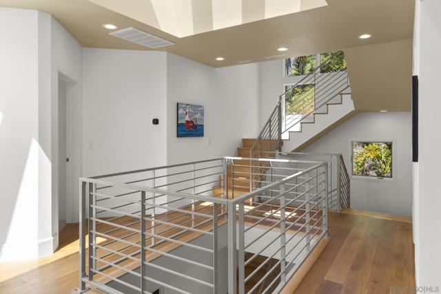 5787 Bellevue Ave, La Jolla CA: https://media.crmls.org/mediaz/a87ce731-35ab-496c-be62-884e09010ce0.jpg