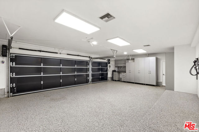 4423 Bergamo Drive, Encino CA: https://media.crmls.org/mediaz/a87dcf15-27d3-4951-b317-40f3ac7791de.jpg