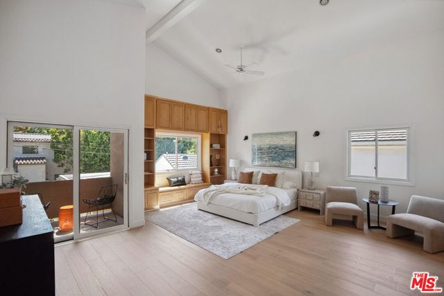 314 22nd Street, Santa Monica CA: https://media.crmls.org/mediaz/a87e948f-bb57-4421-bd88-f07ebbbf2b64.jpg